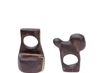 Eg fiksa deg. Brake og gull, 6 cm. Mikke Mus. Brake, 5,8 sm. Foto: Agurtxane Concellon